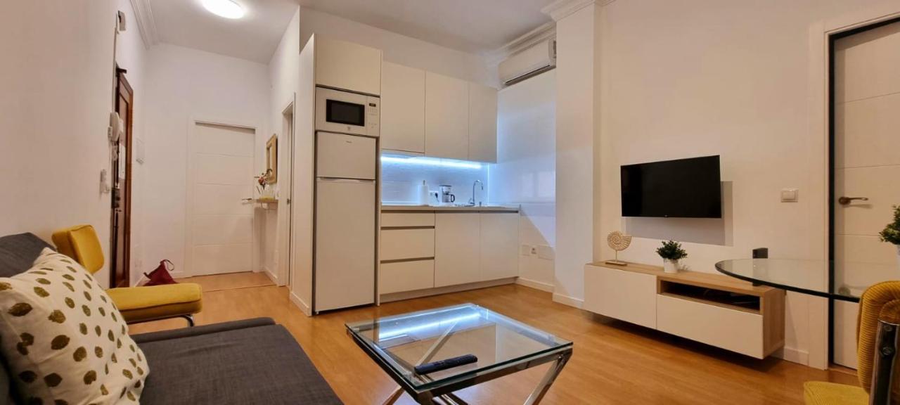 Gleaming & Well Located Apartment In Malaga Center Exterior foto